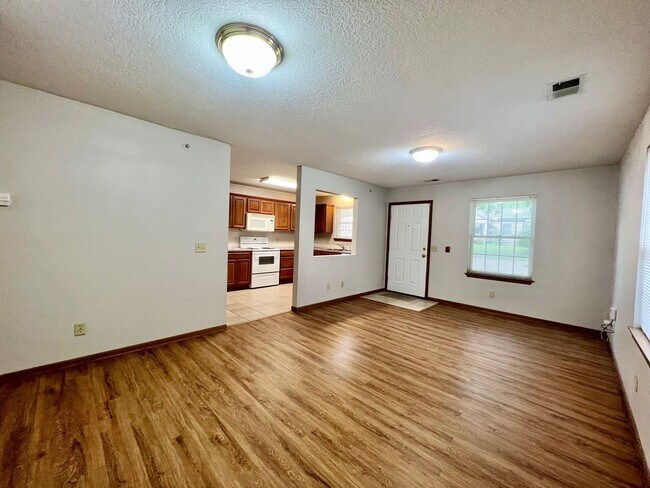 Foto del edificio - Pre-Leasing for 26/27 School Year