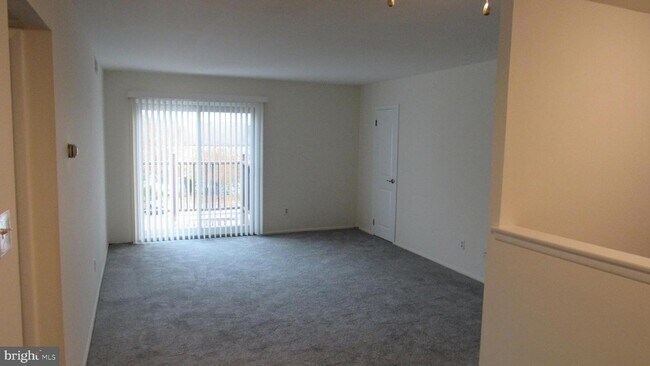 Building Photo - 5200 Hilltop Dr