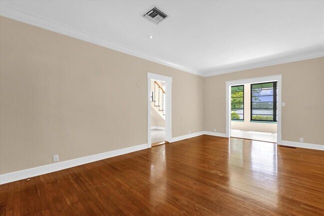Building Photo - 2070 St George St