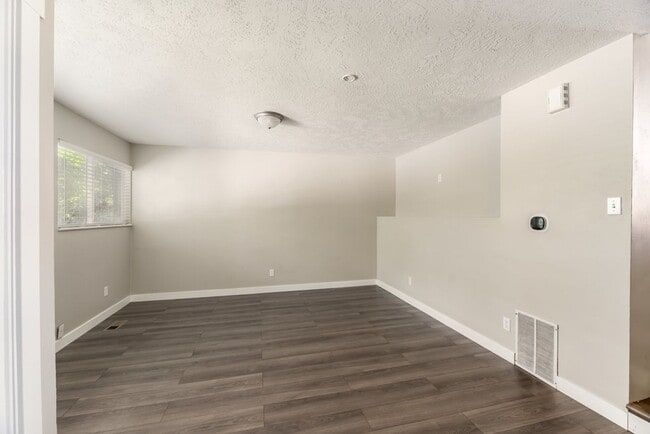 Building Photo - North Provo Duplex