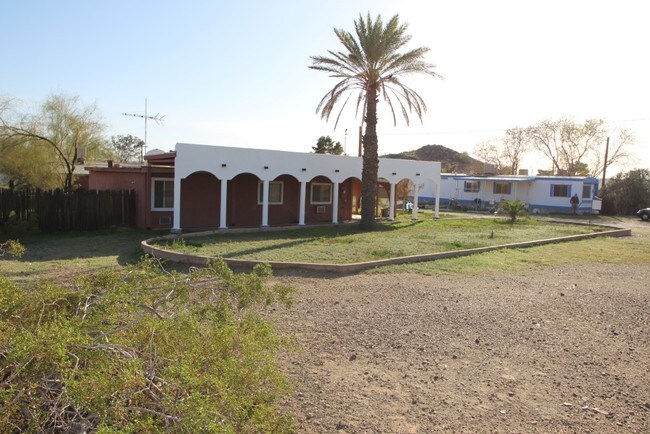 Building Photo - 1325 W Cochise Dr