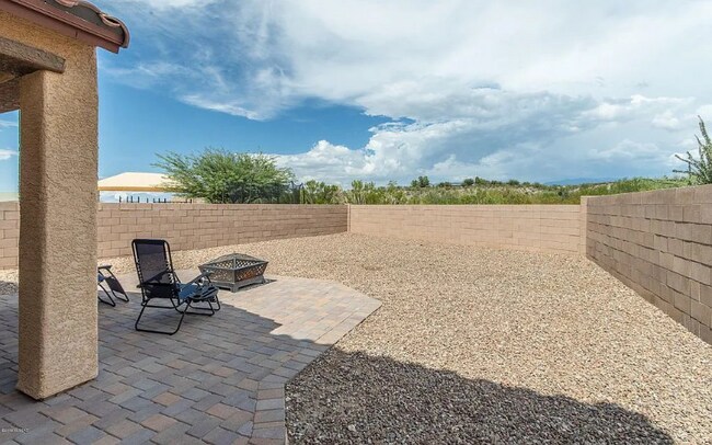 Building Photo - 10353 S High Bluff Dr