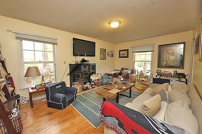 Building Photo - 3606 Manford Dr