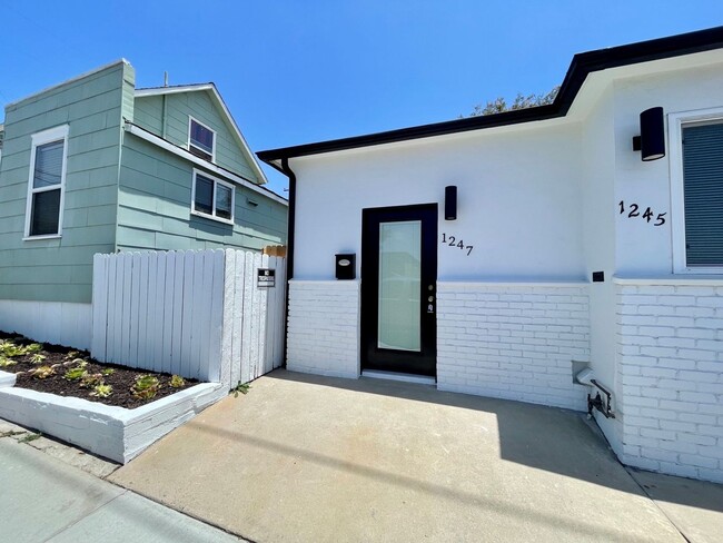 Building Photo - Remodeled Studio with side yard in the hea...