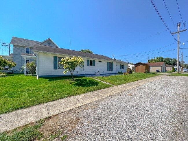 Foto del edificio - 681 Maple Ave