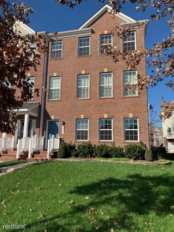 Primary Photo - 4 br, 3.5 bath Townhome - 10271 Hastings Dr