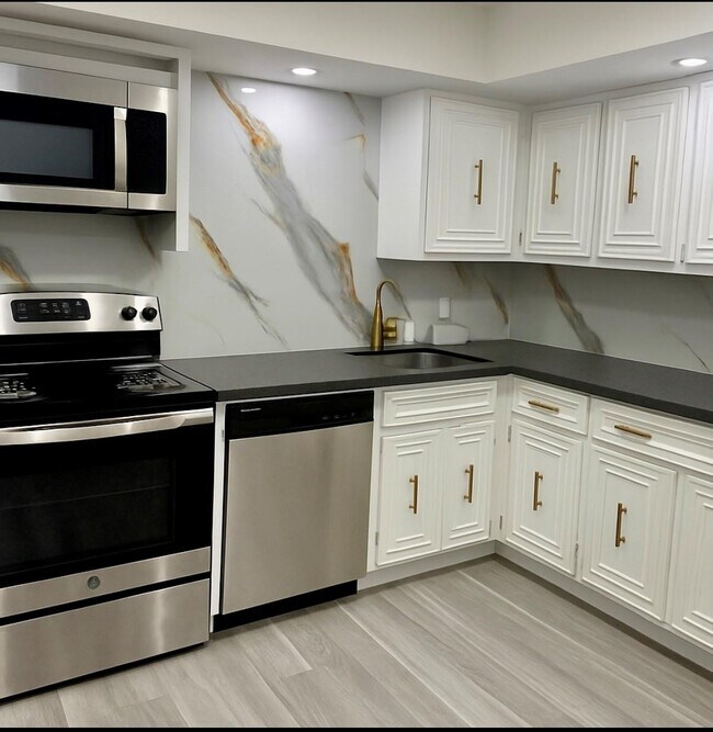 Foto del edificio - 800 Parkview Dr