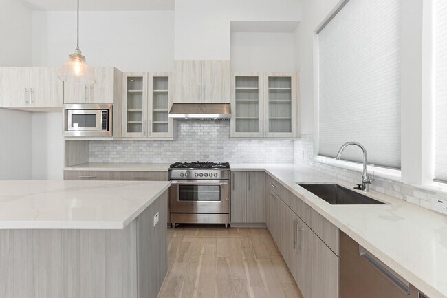 Foto del edificio - 9818 Mocking Bird Hill Ln