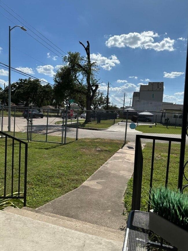 Foto del edificio - 4802 Siegel St