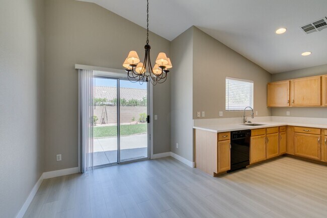 Foto del edificio - Beautiful Single-Story 3 Bedroom Home in Summerlin South