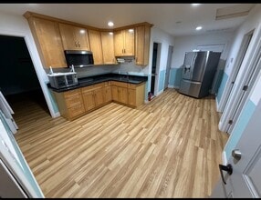 Building Photo - 110 Page Mill Dr