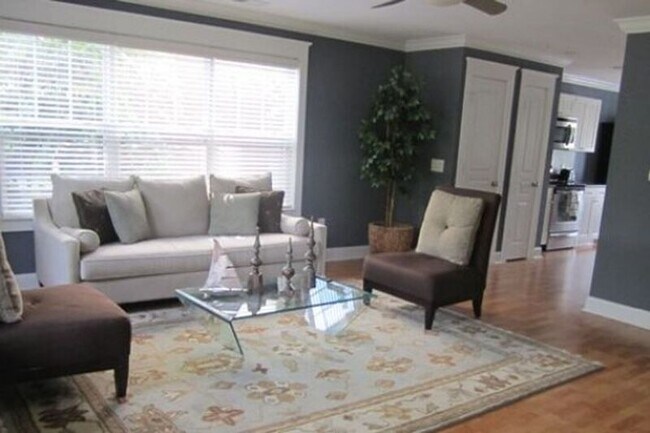 Foto del edificio - 1615 Elmwood Ct
