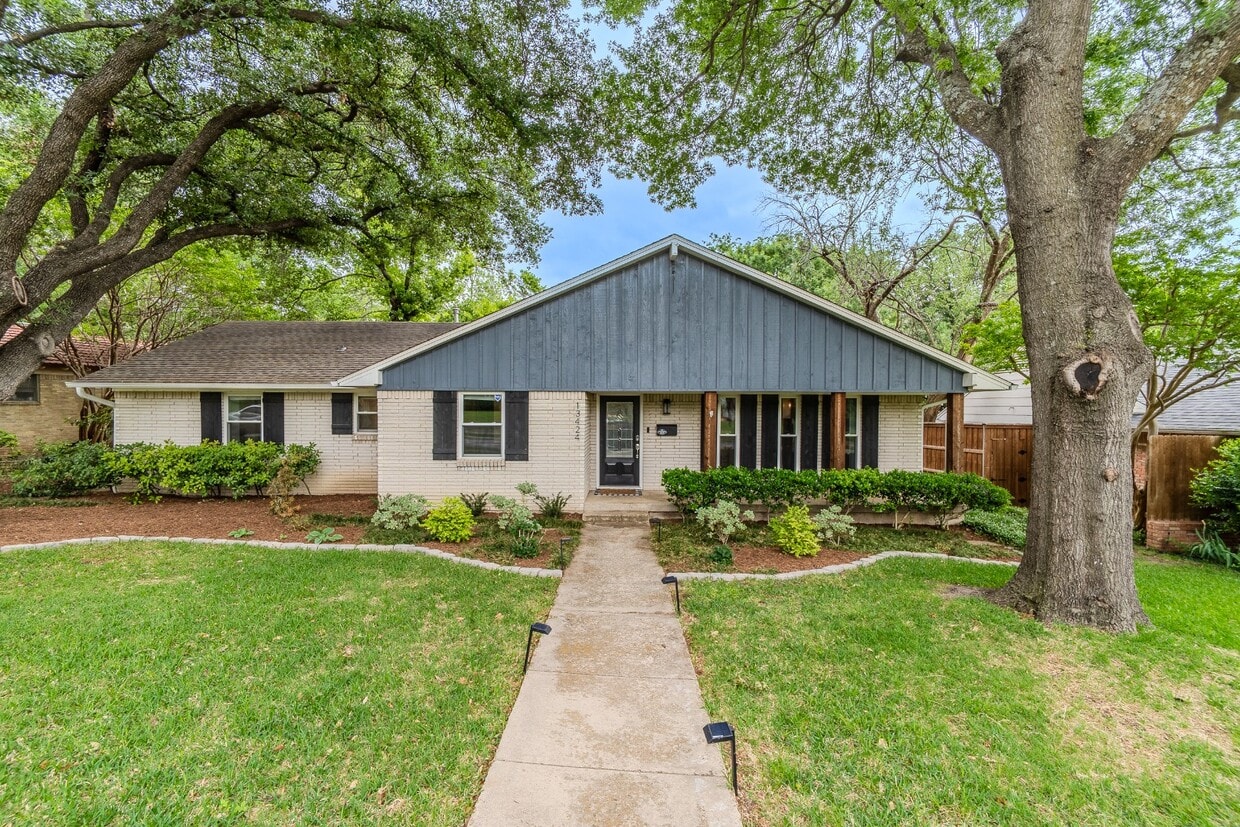 Great home in a desirable location with mature trees! - Great home in a desirable location with mature trees!