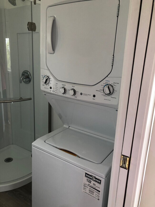 Photo - 525 E Mariposa Ave Apartments