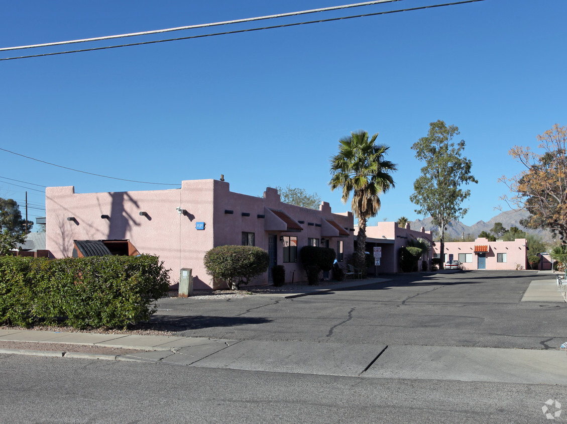 Building Photo - 3525 E Flower St