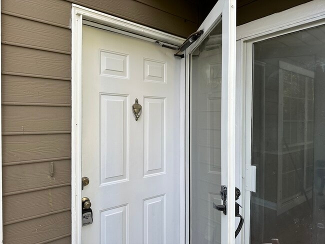 Building Photo - 1057 Rock Creek Ln