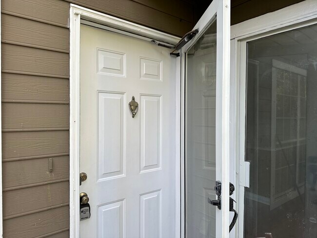 Foto del edificio - 1057 Rock Creek Ln