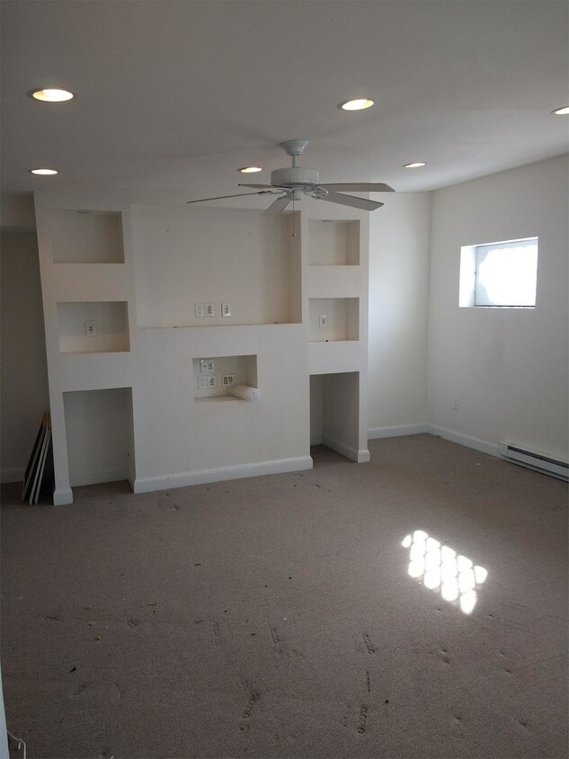 Primary Photo - 827 N Charles St