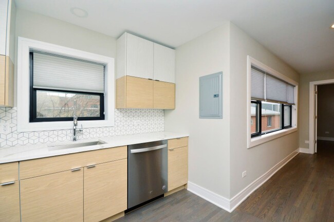 Building Photo - Newly Remodeled 1 Bedroom In Amazing Ander...