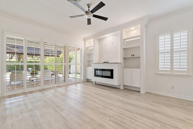 Building Photo - 231 Caravelle Dr