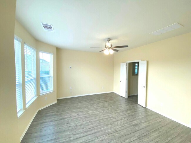 Foto del edificio - 29880 Dovetail Blf Ln