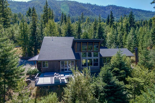 Building Photo - Gorgeous Furnished Home with Mountain Views!
