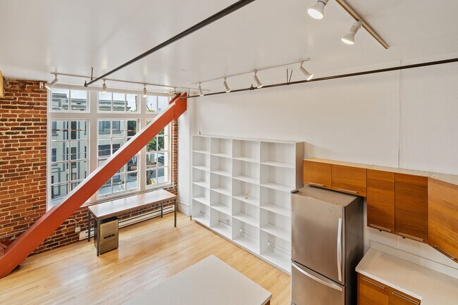 Building Photo - 461 2nd St