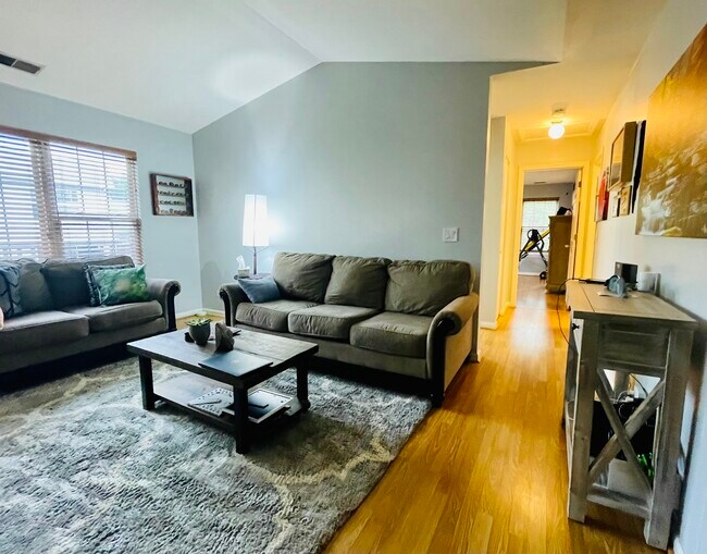 Foto del edificio - 1248 N Red Oak Cir