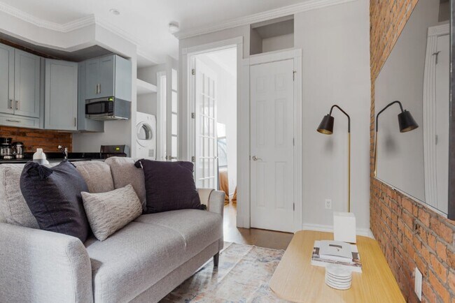 Foto del edificio - 326 E 35th St