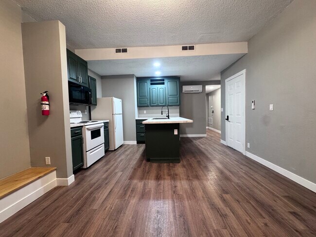 Foto del edificio - 2123 Central Ave