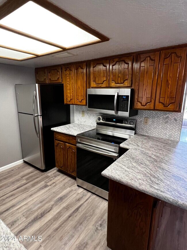 Building Photo - 14203 E Ashbrook Dr