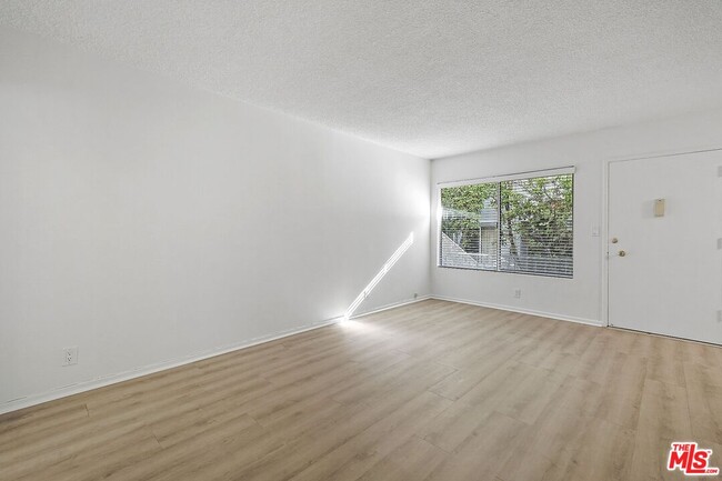 Building Photo - 934 6th St