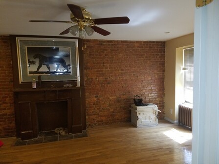 Primary Photo - 823 Marcy Ave