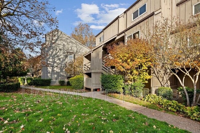 Building Photo - 4 Touchstone Dr