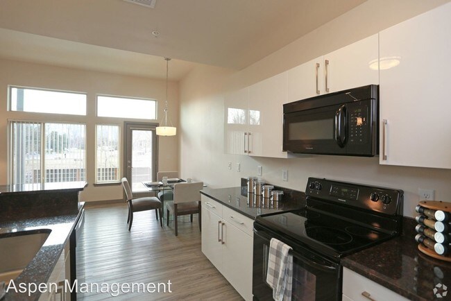 Building Photo - 3641-3701 Paseo del Prado