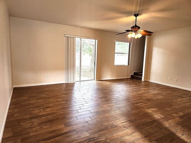 Building Photo - Adorable 3 Bedroom 2.5 Bath home