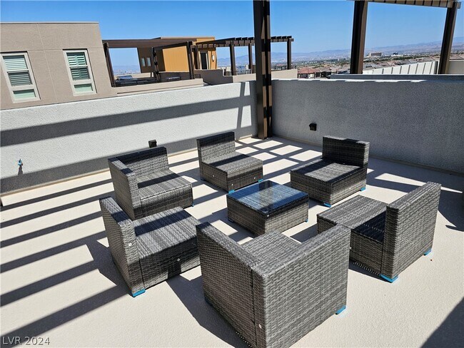 Building Photo - 651 Sentinel Spire St
