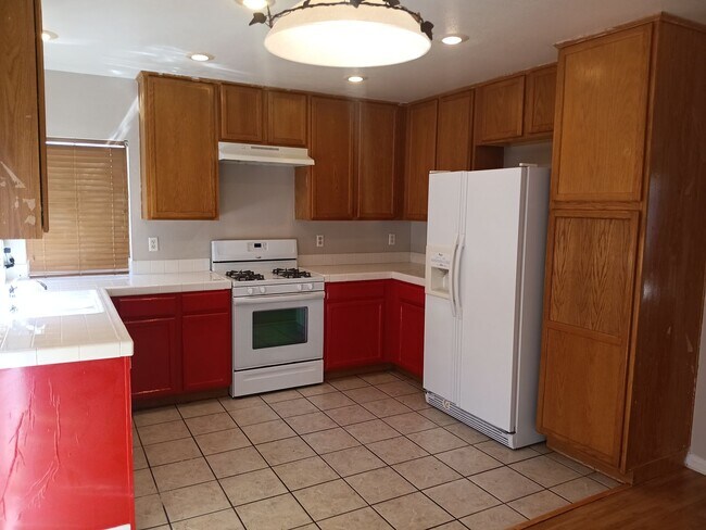 Foto del edificio - AVAILABLE NOW**SUMMERLIN ***4/2.5/2 CAR