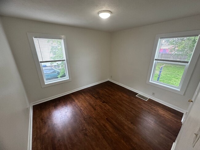 Building Photo - 2-bedroom house available now
