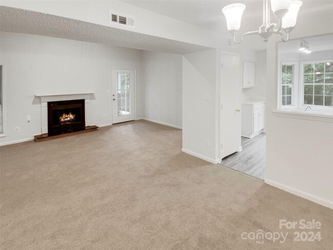 FR desde el comedor - 6003 Treetop Ct