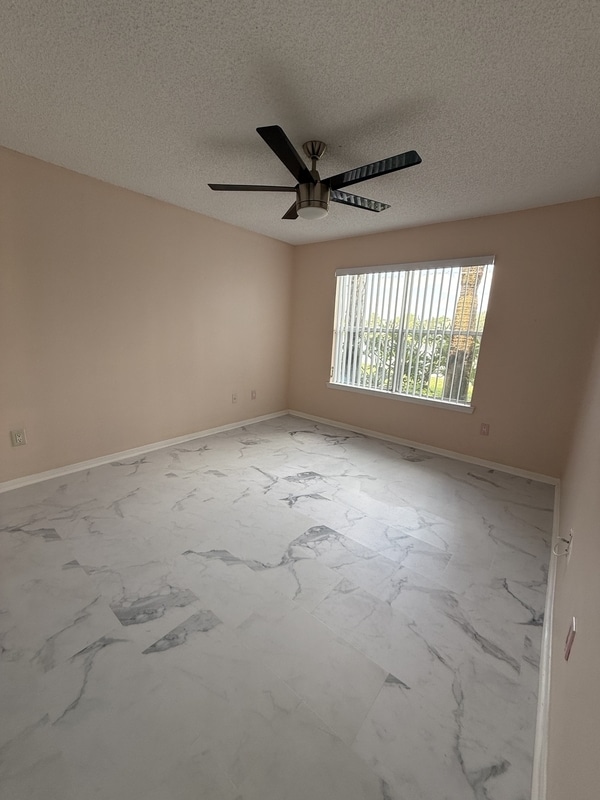 Building Photo - 2501 Grassy Point Dr