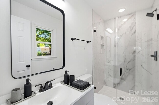 Foto del edificio - 6126 Amberly Ln