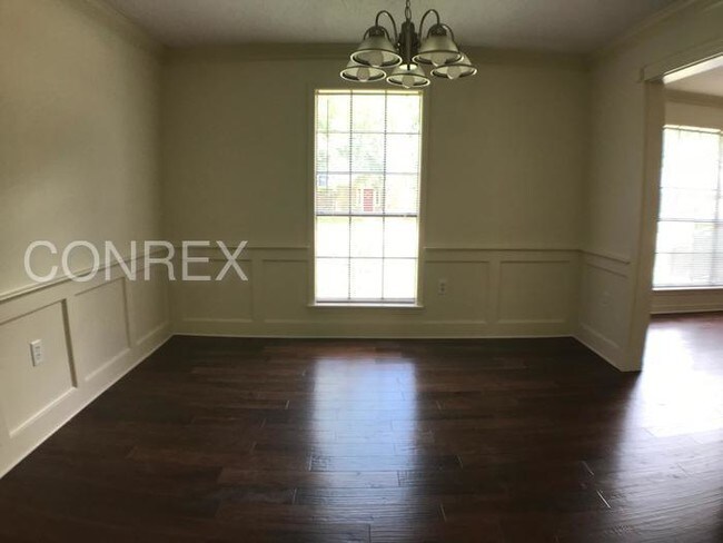 Building Photo - Large Home in Millcreek Subdivision!