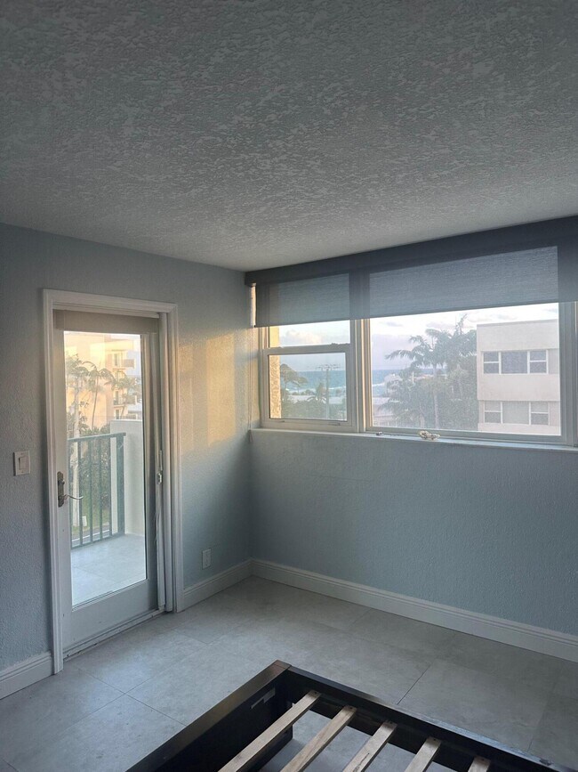 Building Photo - 1238 Hillsboro Mile