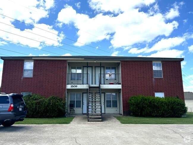 Building Photo - 1509 Dugger Cir