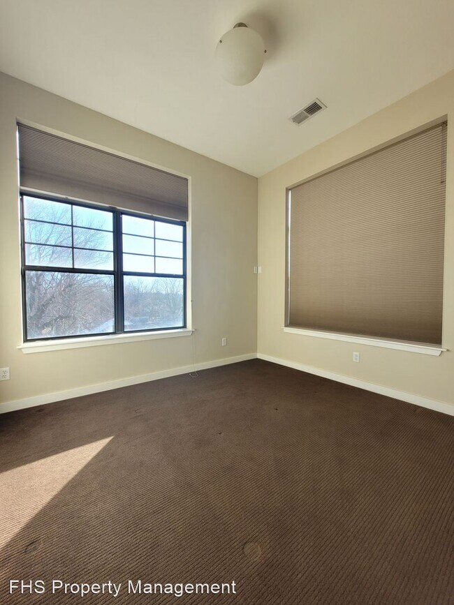 Foto del edificio - 3 br, 2 bath House - 623 W Walnut Unit 401...