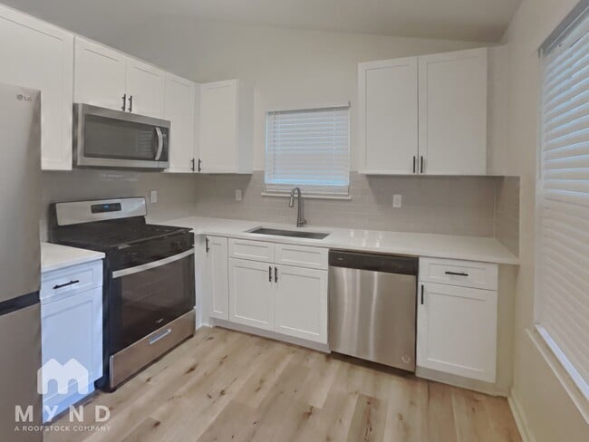Building Photo - 3221 River Mist Cove