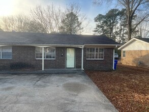 Building Photo - 2211 Lookout Ave