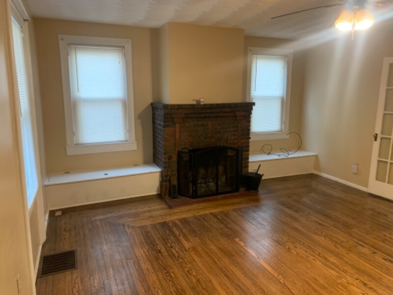 Primary Photo - 297 Genesee St
