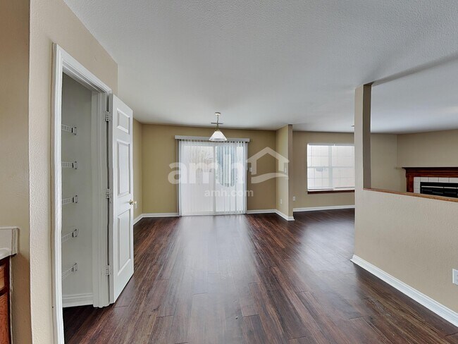 Building Photo - 977 Dorothy Dr